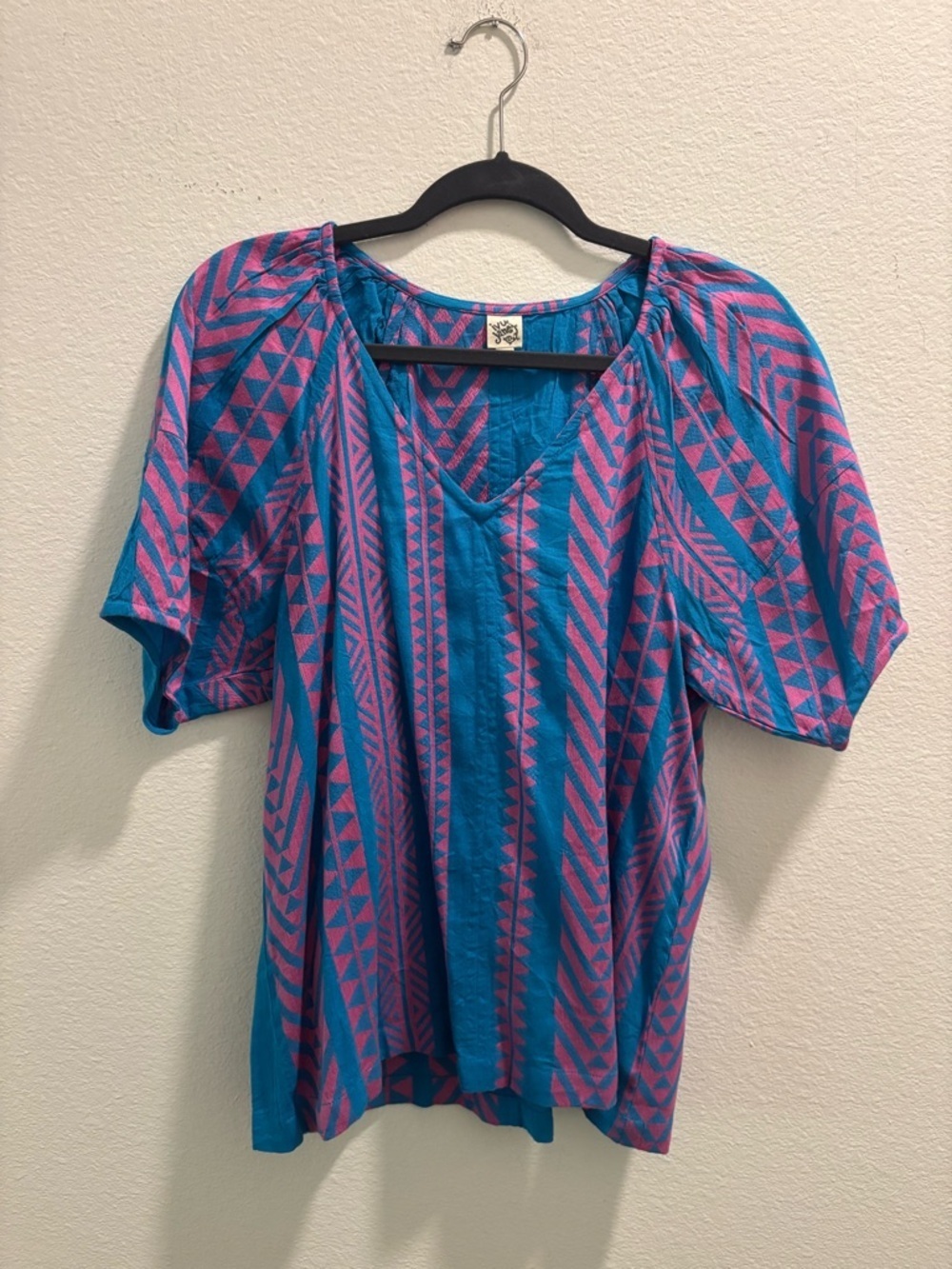 Ivy Jane Bright Blue and Pink Geometric V-Neck Women’s Top, size S